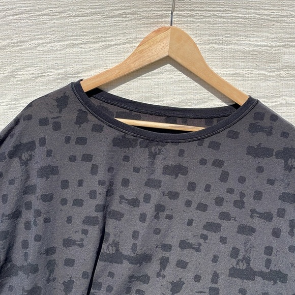 Lululemon Go Om Short Sleeve T Size 8 Mini Ghost Weave Burnout Black / Black - Picture 5 of 10